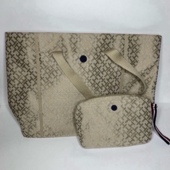 NWT. TOMMY HILFIGER Tote w/Pouch - Picture 2 of 8